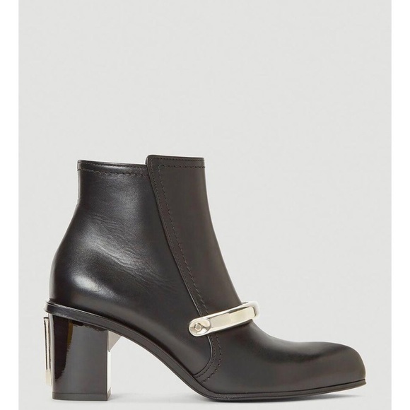🎉HP x 3🎉Alexander McQueen Black Peak Ankle Boots